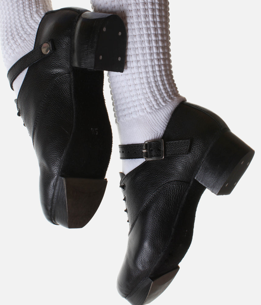 Antonio Pacelli Essential Irish dancing jig shoes showing the heel bases, sole and side buckle fastening