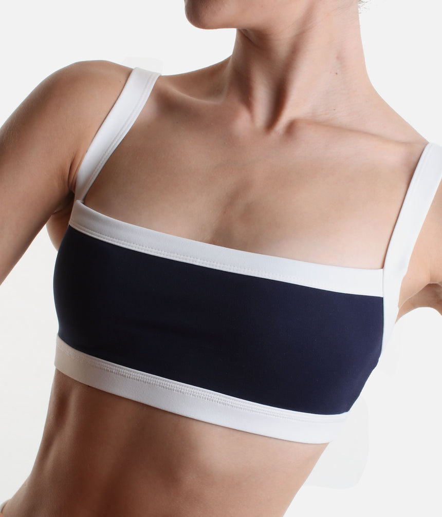 It Girl Bra • Contrast Square-Neck Sports Bra