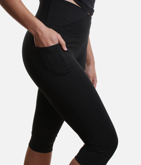 Crisscross Hourglass Capri – The Curve-Hugging Power Legging