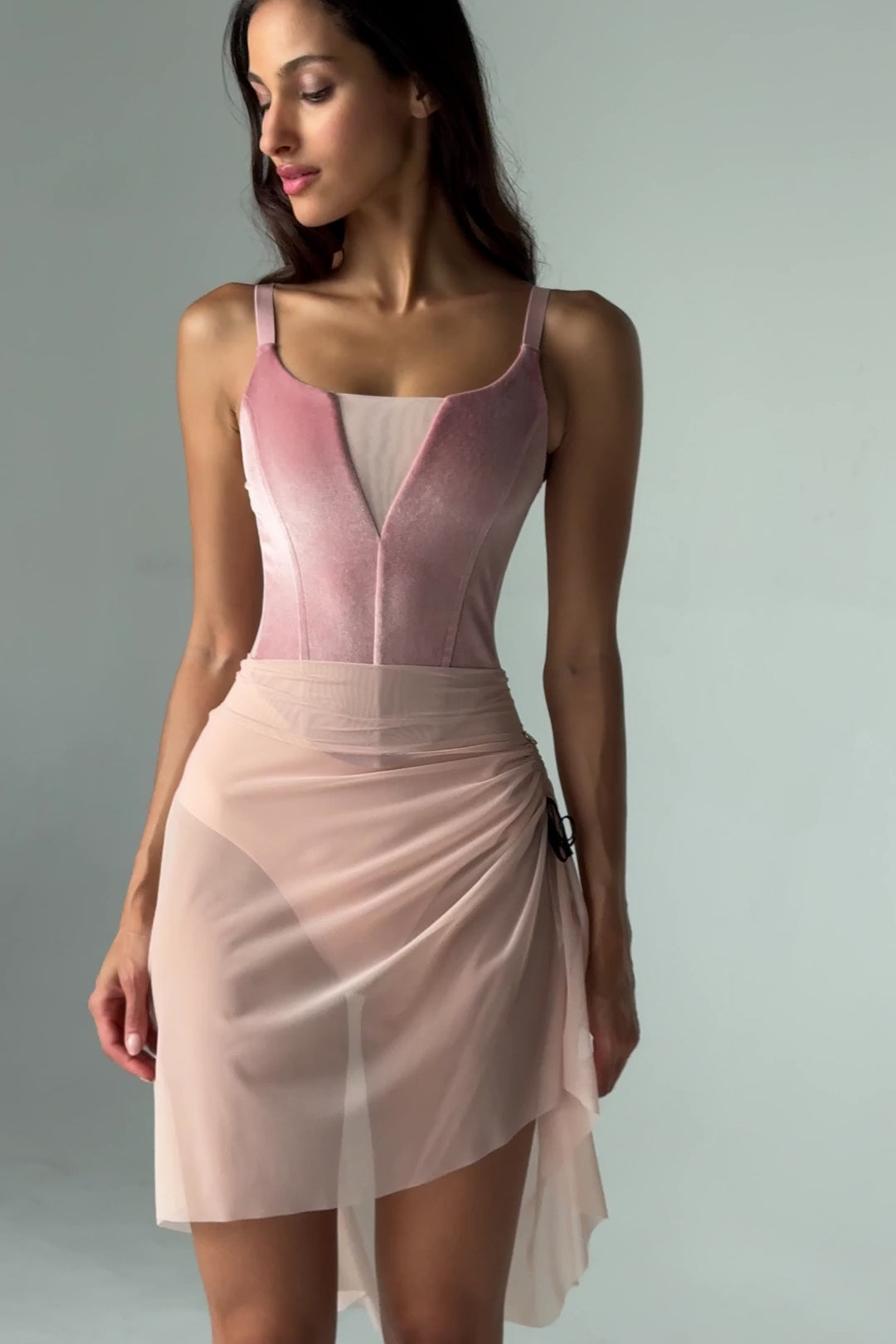 Vide of Bodile Gisella rehearsal skirt in soft pink, showing its gathered hip detail and flowing mesh hem.