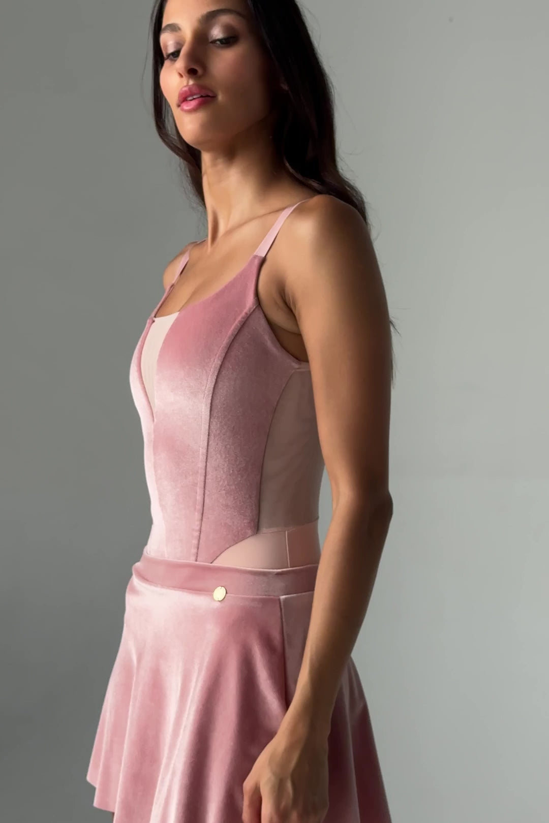 Video of the Bodile Zara velvet ballet skirt in soft pink, showing the curved hem and velvet sheen.