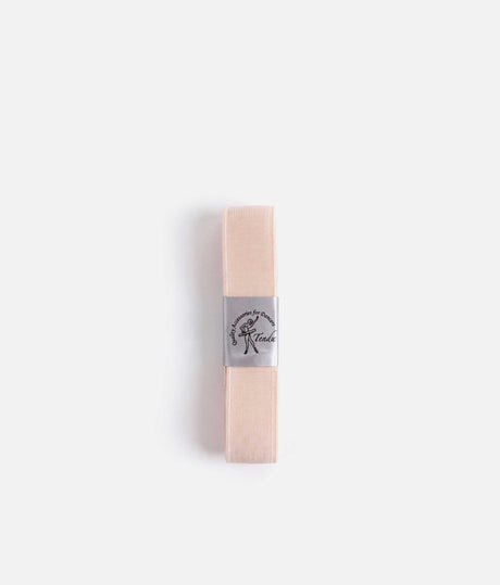 Flat view of pale pink Tendu thick pointe shoe elastic showing its solid textured surface and silver branded band.